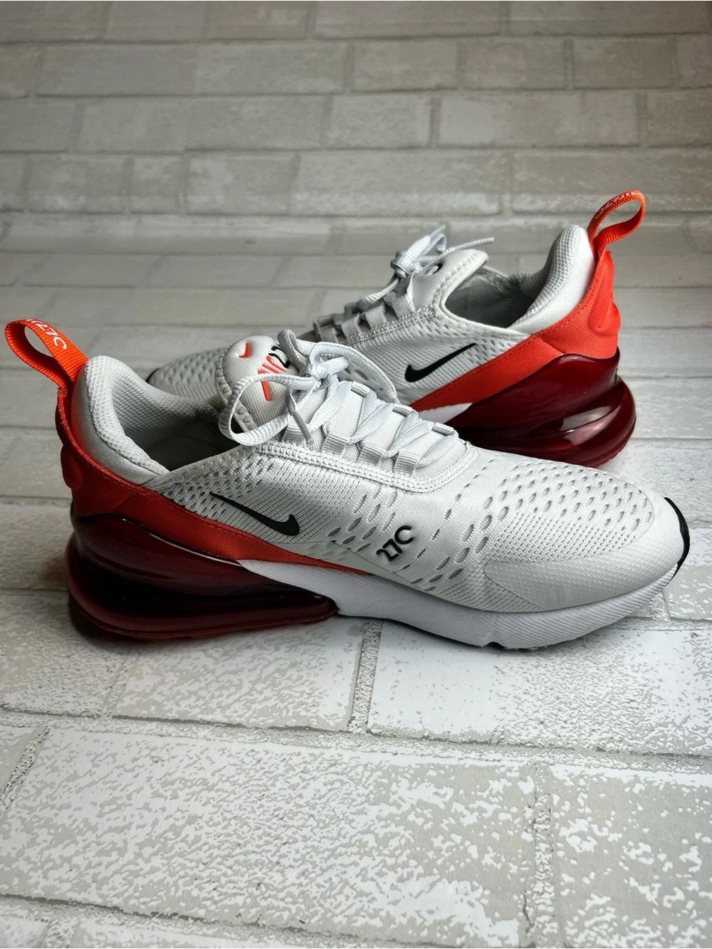 Nike Air Max 270 White with Red Accents Sneakers Y7 Woman’s 8.5